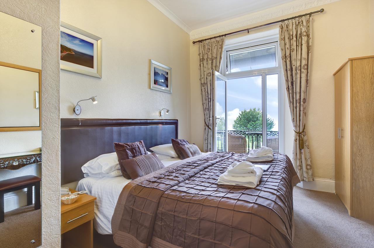 Standard Twin Room with Balcony and Sea View